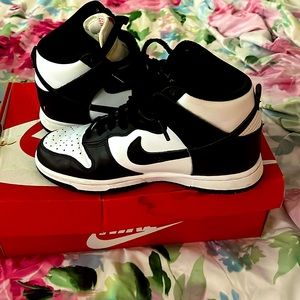 Nike panda dunks,size 8.5,black and white